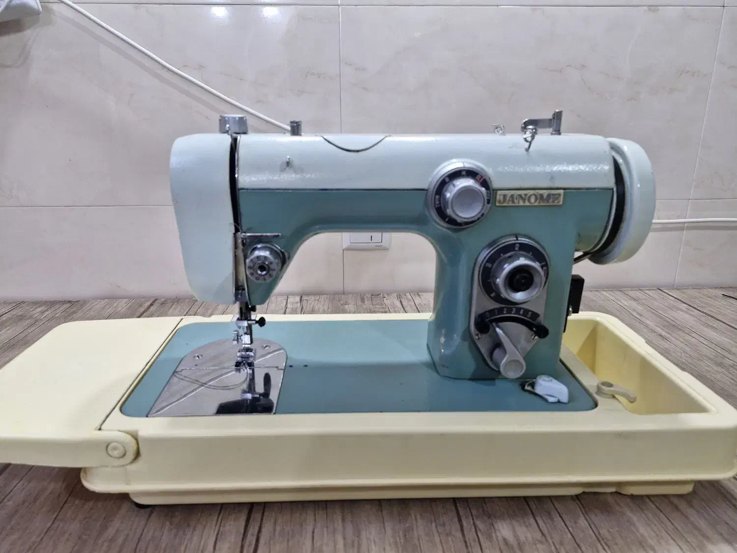 چرخ خیاطی وسردوز|چرخ خیاطی و ریسندگی|املش, |دیوار