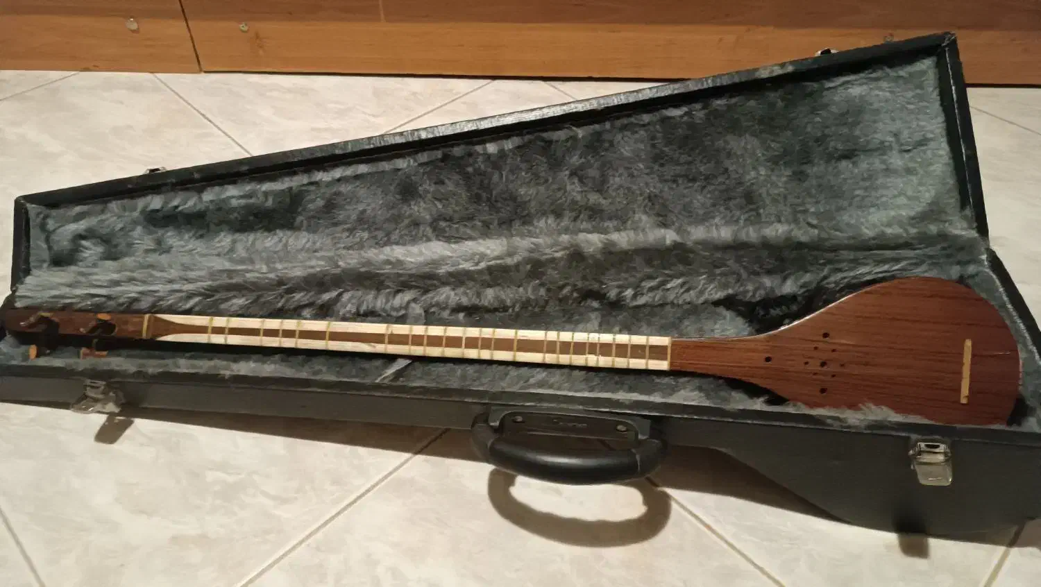 سه تار.|سازهای سنتی|تهران, اکباتان|دیوار