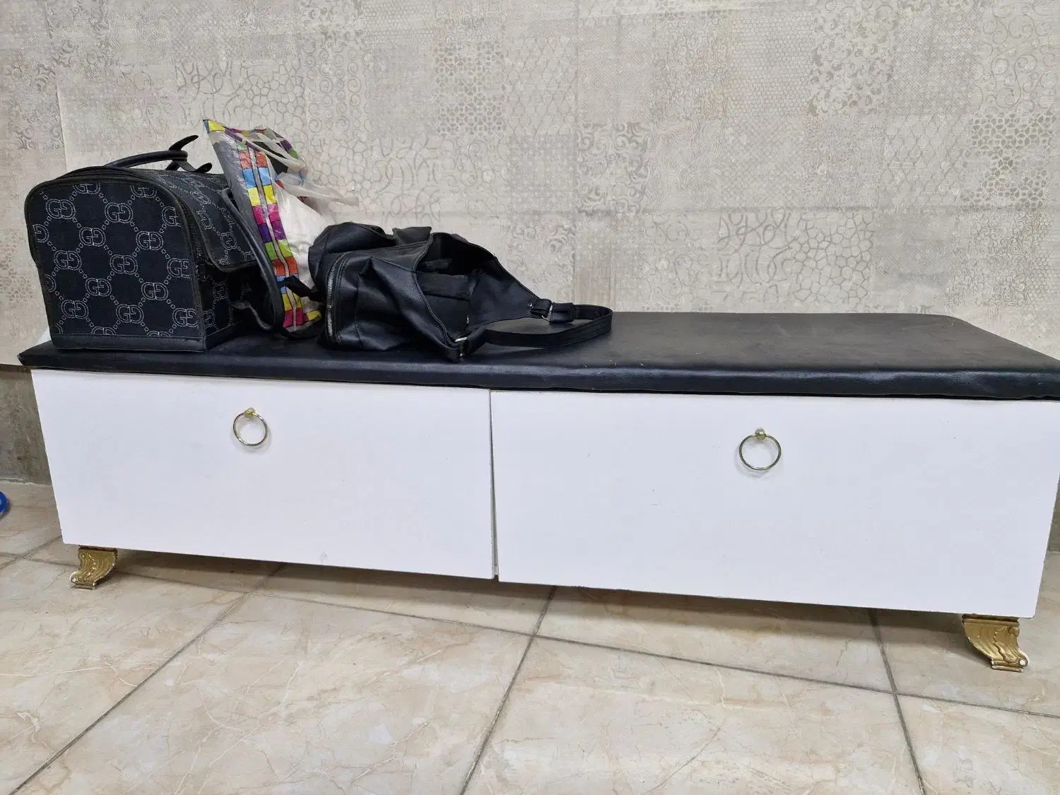 وسایل و لوازم سالن زیبایی|آرایشگاه و سالنهای زیبایی|شیراز, ریاستی|دیوار