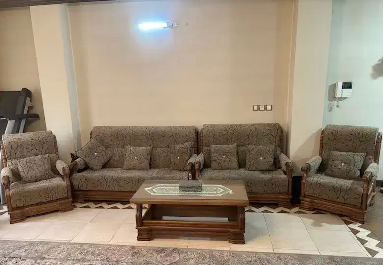 مبل راحتی ۷ نفره دست دو با کیفیت بالا|مبلمان خانگی و میز عسلی|شاهین‌شهر, نظامی|دیوار