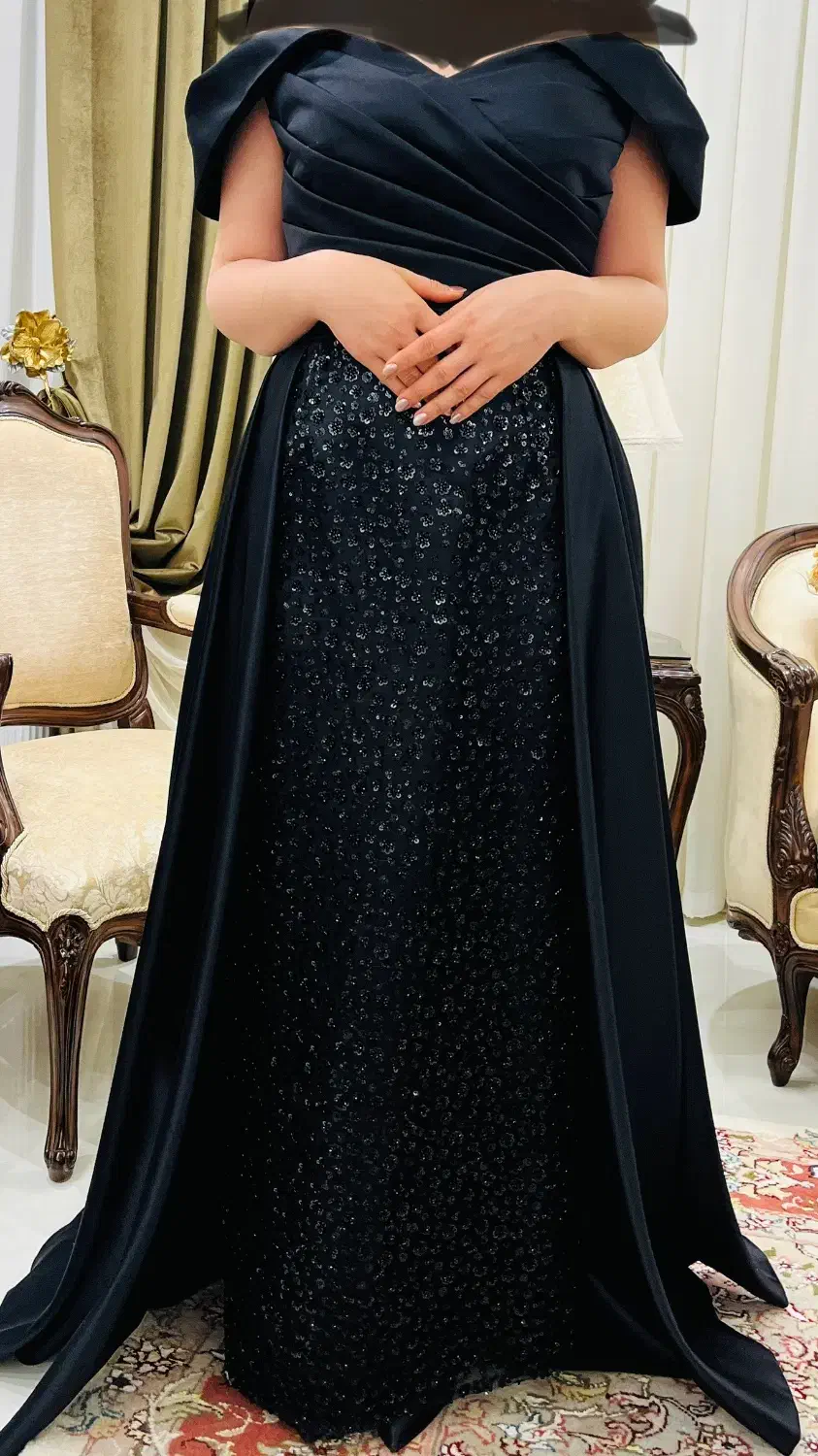 لباس کارشده مجلل|لباس|مراغه, |دیوار