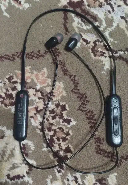 هندزفری گردنی سونی WI-C100|لوازم جانبی موبایل و تبلت|شیراز, شهرک گلها|دیوار