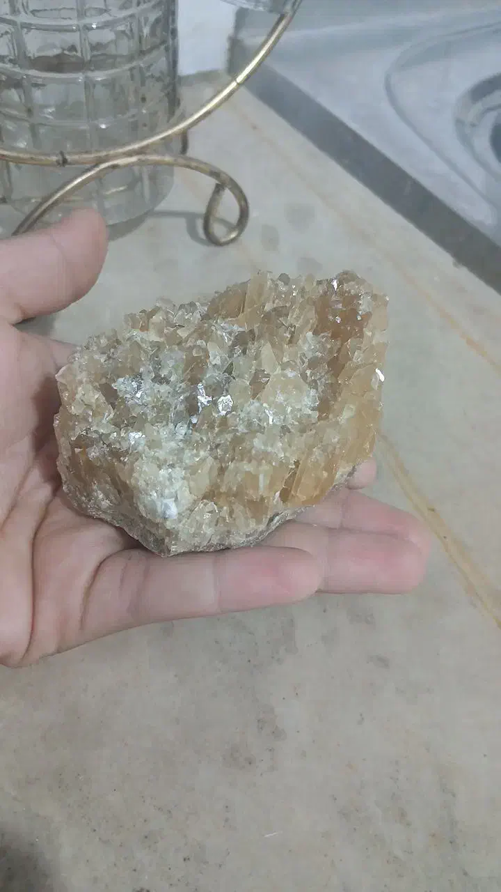 سنگ کوچک کلسیت|کلکسیون اشیاء عتیقه|خرم‌آباد, |دیوار