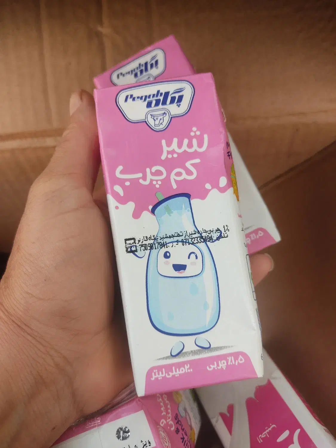 شیر کم چرب|خوردنی و آشامیدنی|آبپخش, |دیوار