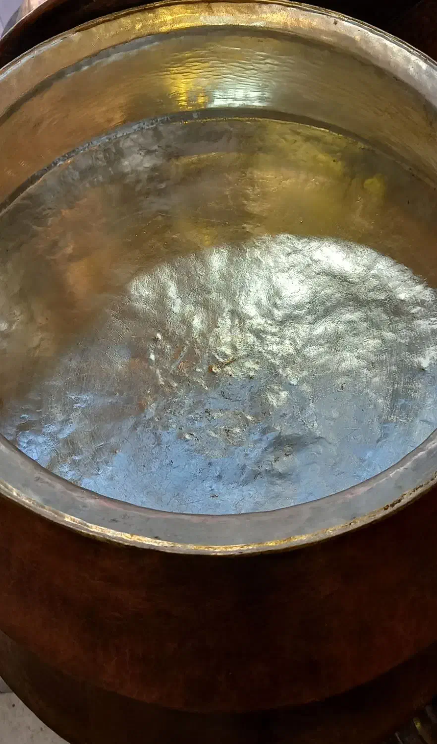 دیگ مسی قدیمی|کلکسیون اشیاء عتیقه|قم, چهل اختران|دیوار