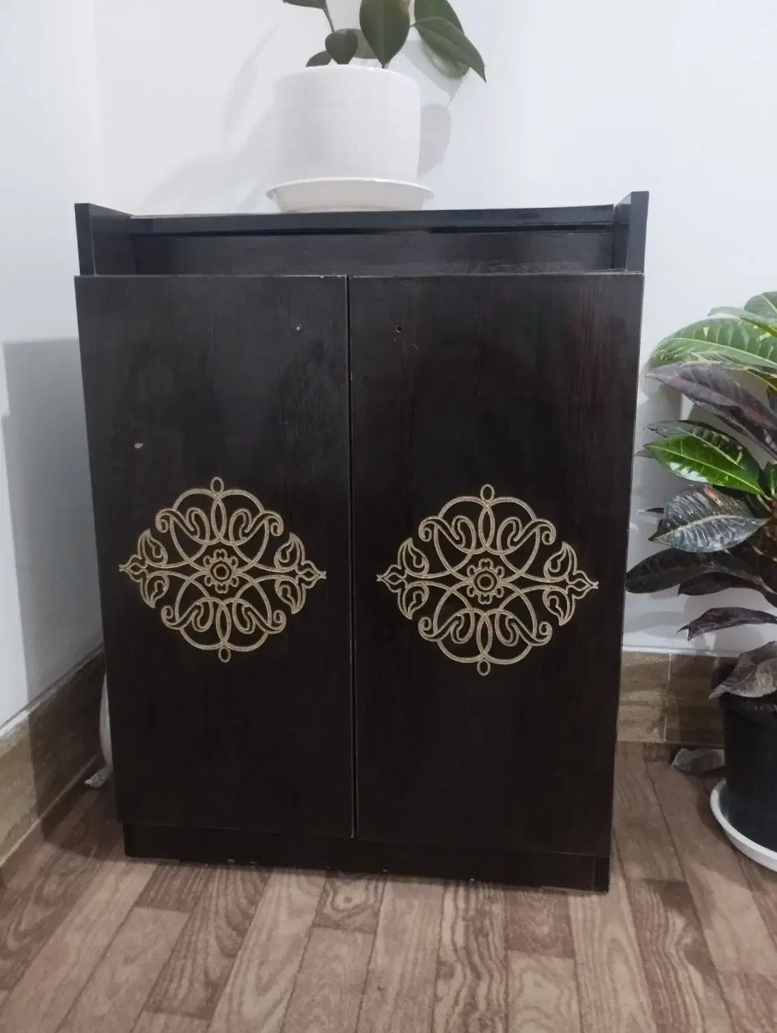 جاکفشی|جاکفشی، کمد، دراور|فسا, |دیوار