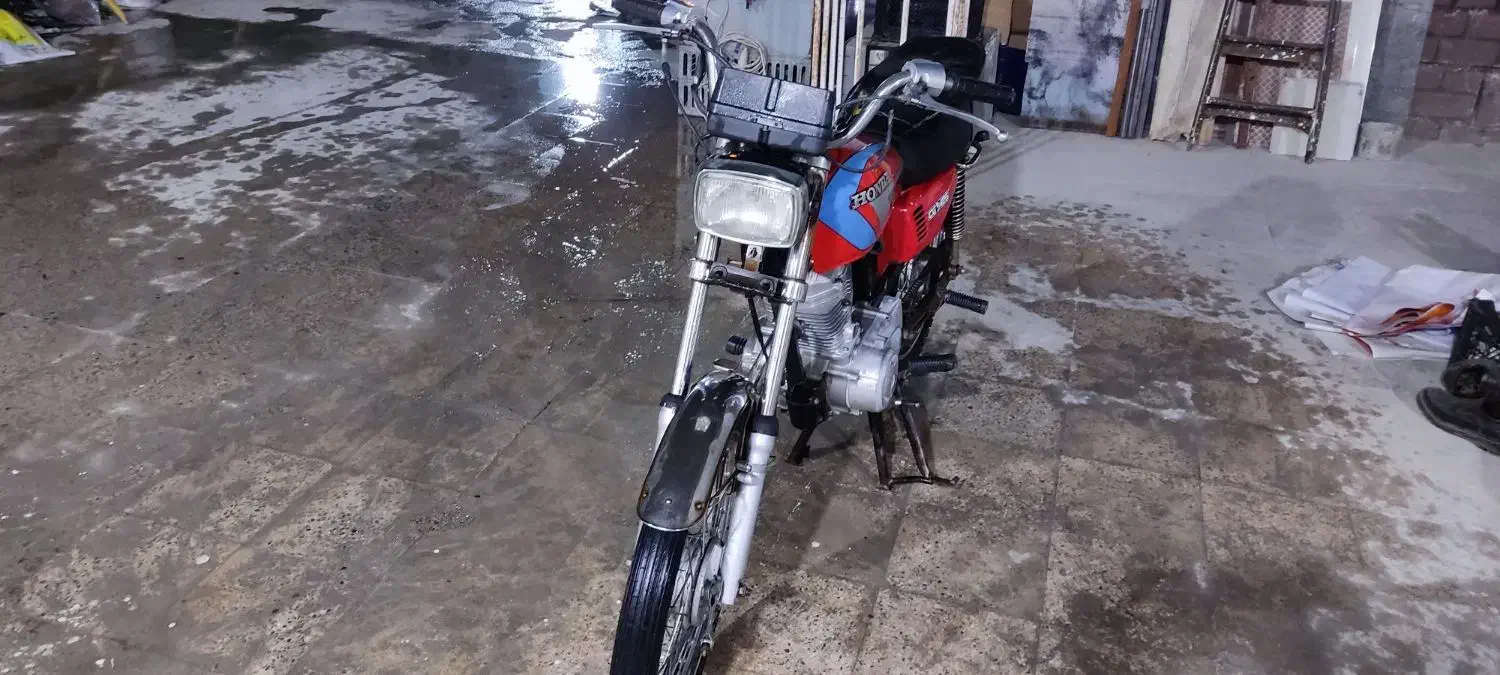 موتور پرواز|موتورسیکلت|خشت, |دیوار