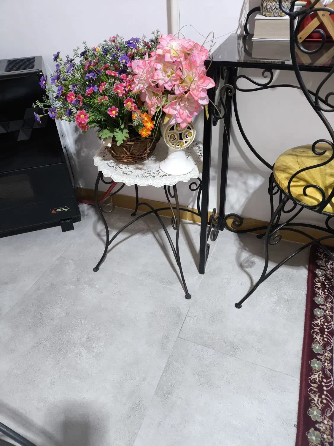 میز آرایش|آرایشگاه و سالن‌های زیبایی|رشت, کوی حسینی|دیوار