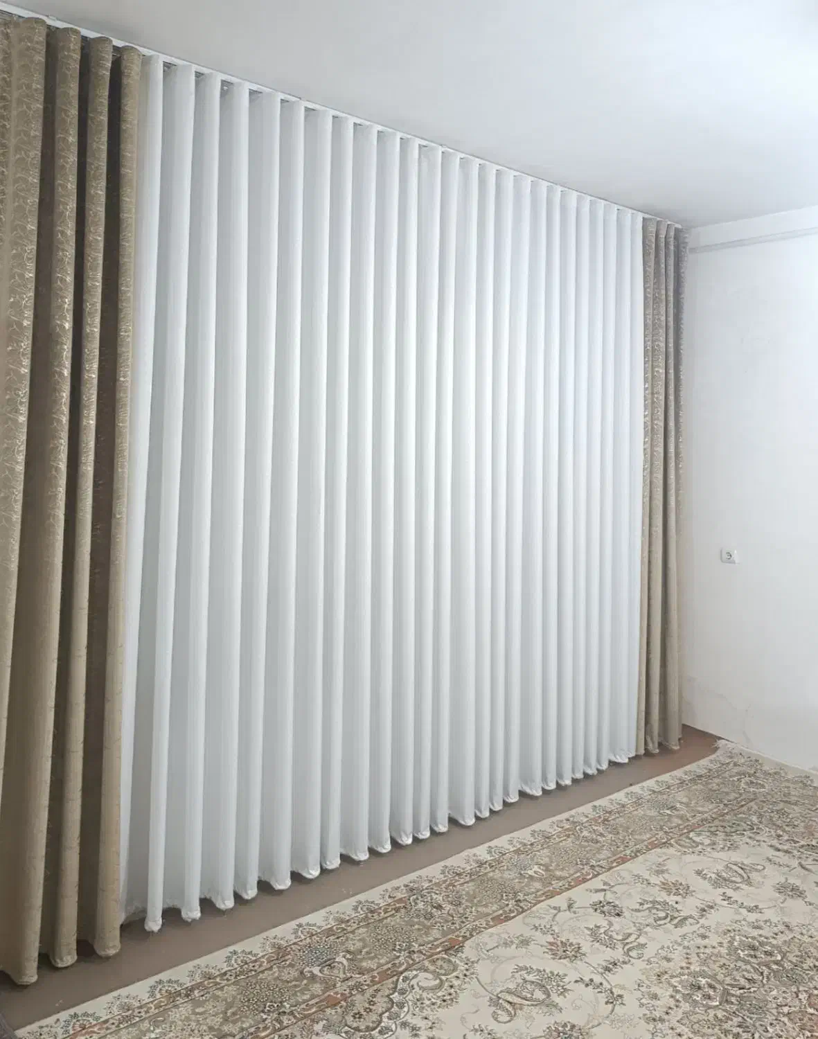 تولیدی و فروش و نصب انواع پرده|پرده، رانر، رومیزی|ایلام, |دیوار