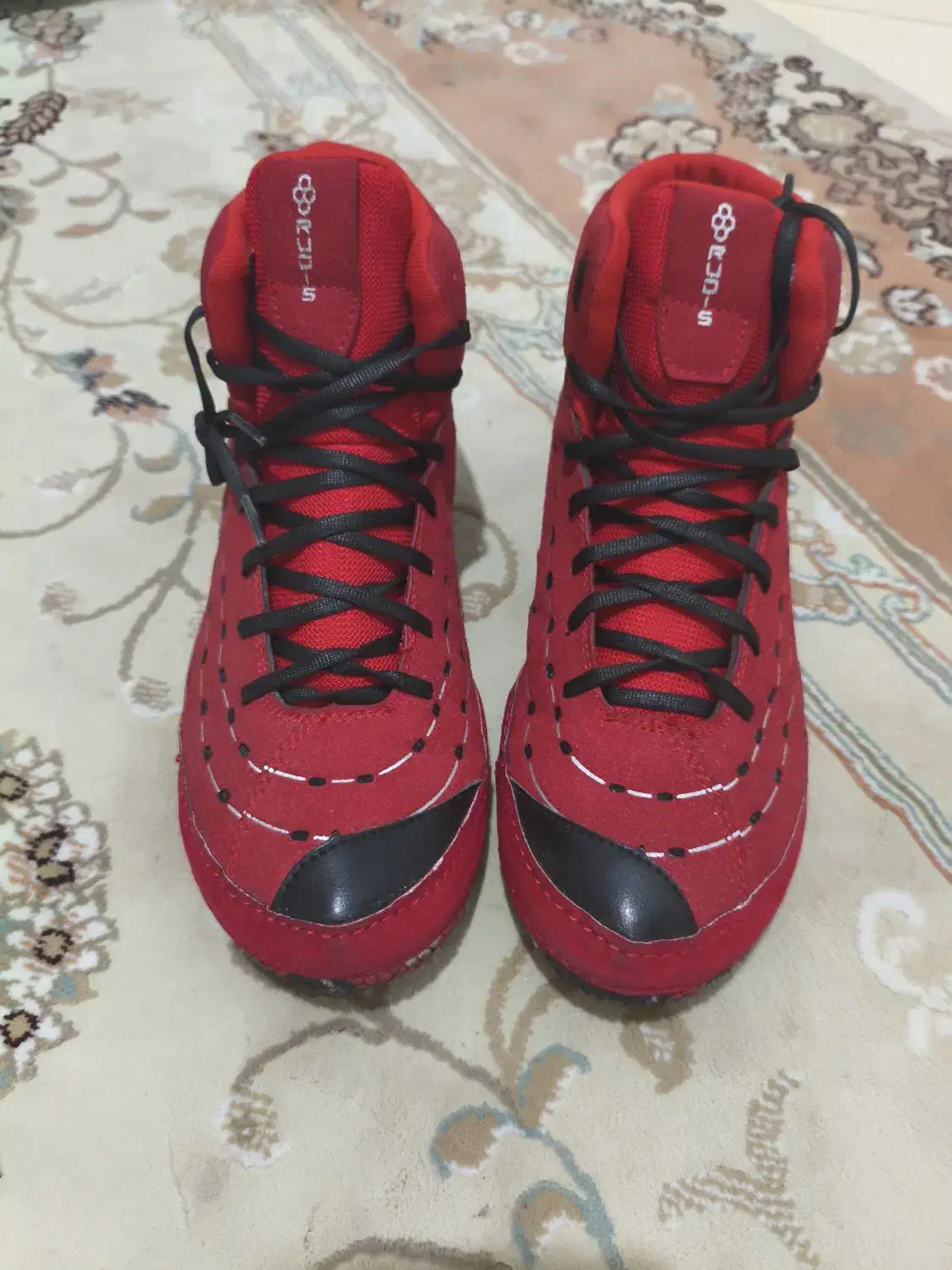 کفش کشتی|کیف، کفش، کمربند|شهریار, شهریار|دیوار