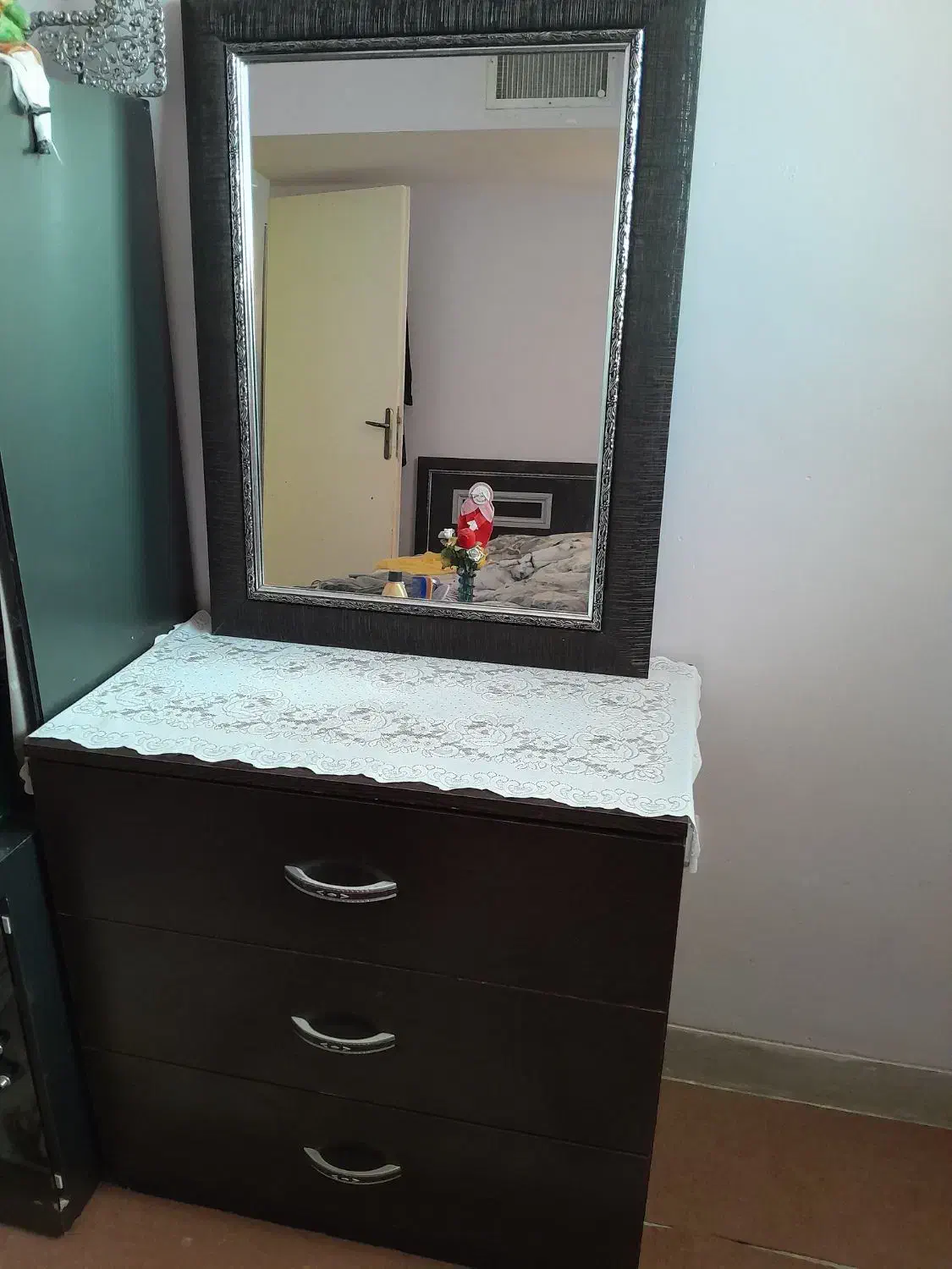 سرویس خواب دونفره|تخت و سرویس خواب|صدرا-فارس, فاز ۱|دیوار