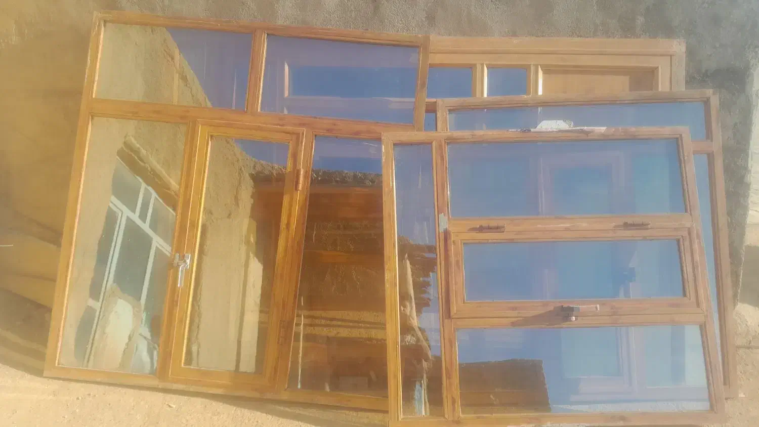 یک‌عدد‌ در و۳عدد پنجره|مصالح و تجهیزات ساختمان|تویسرکان, |دیوار