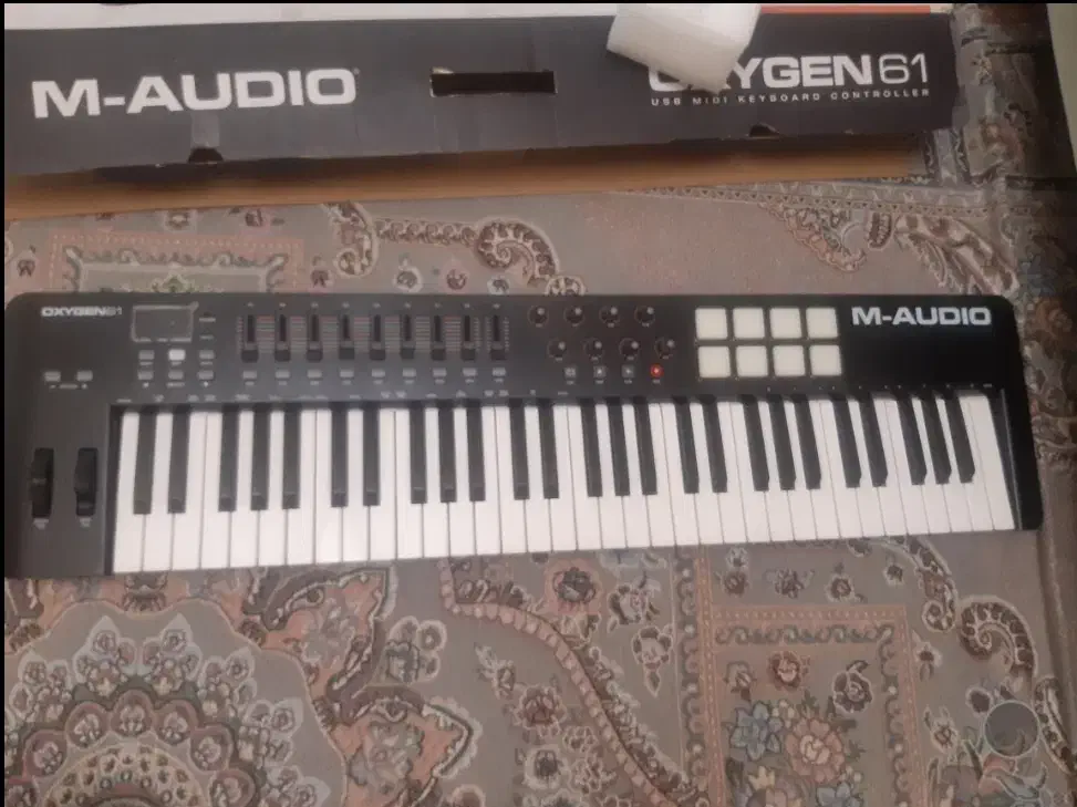 میدی کیبورد ام آدیو|پیانو، کیبورد، آکاردئون|ری, شهادت|دیوار