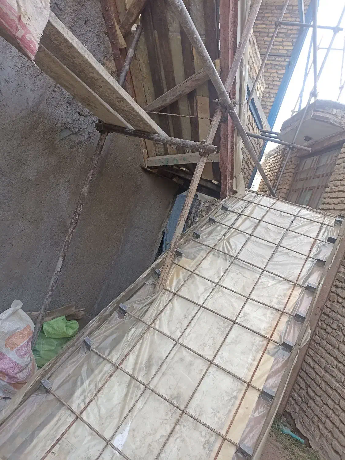 قالب بندی و آرماتوربندی سقف ودیوار|خدمات پیشه و مهارت|چناران, |دیوار