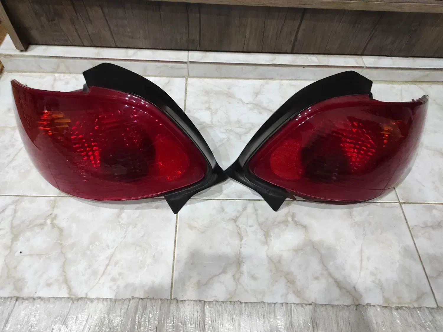 چراغ عقب ۲۰۶ اس دی چراغ مه شکن عقب جلو پنجره ۲۰۶|قطعات یدکی و لوازم جانبی|رشت, معلولین|دیوار