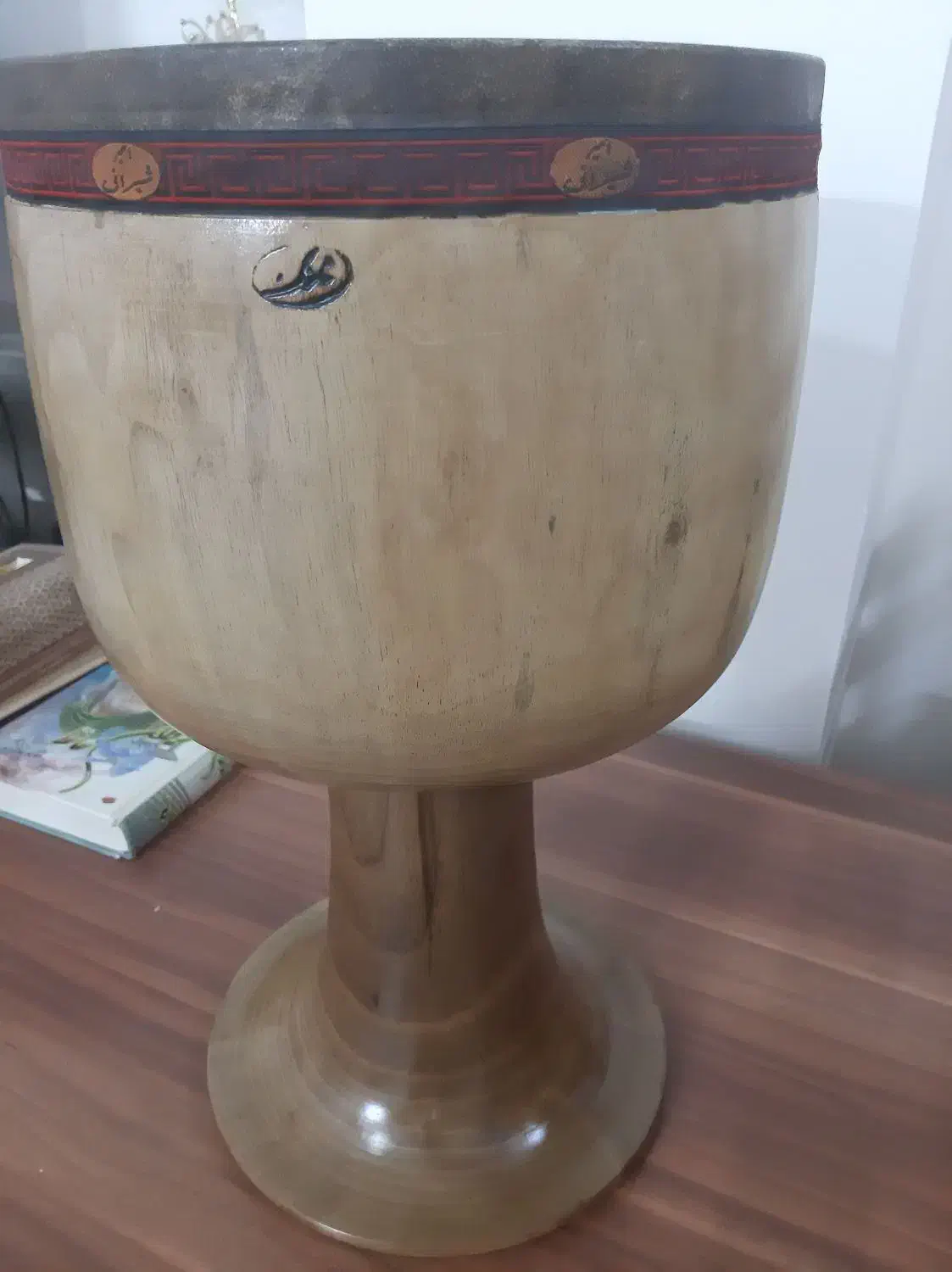 تنبک سه مهرشیرانی چوب گردو پوست شتردهانه ۲۸|سازهای سنتی|اصفهان, سرتاوه|دیوار