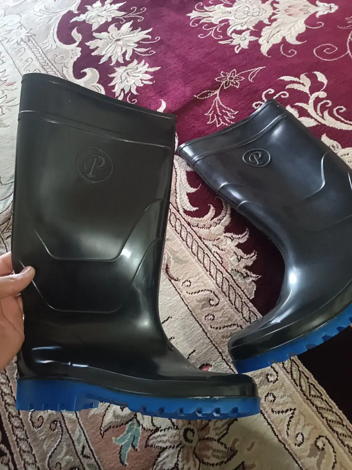 چکمه کار|کیف، کفش، کمربند|خان ببین, |دیوار