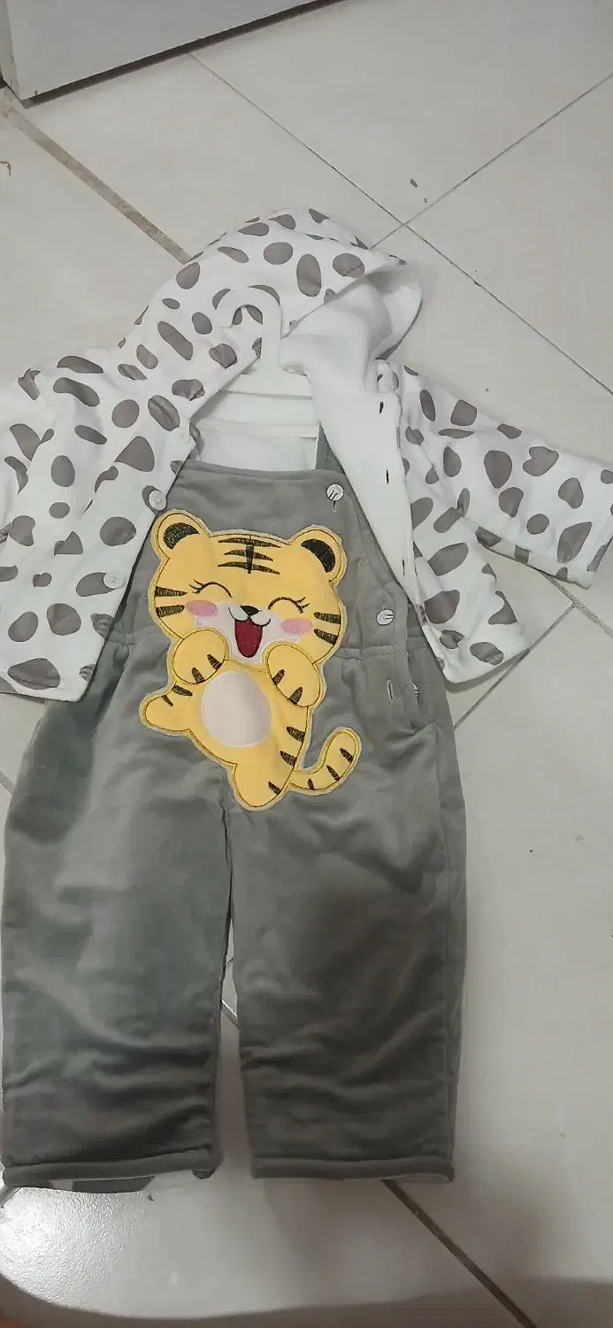 لباس نو وآکبند|لباس|فولادشهر, C3|دیوار