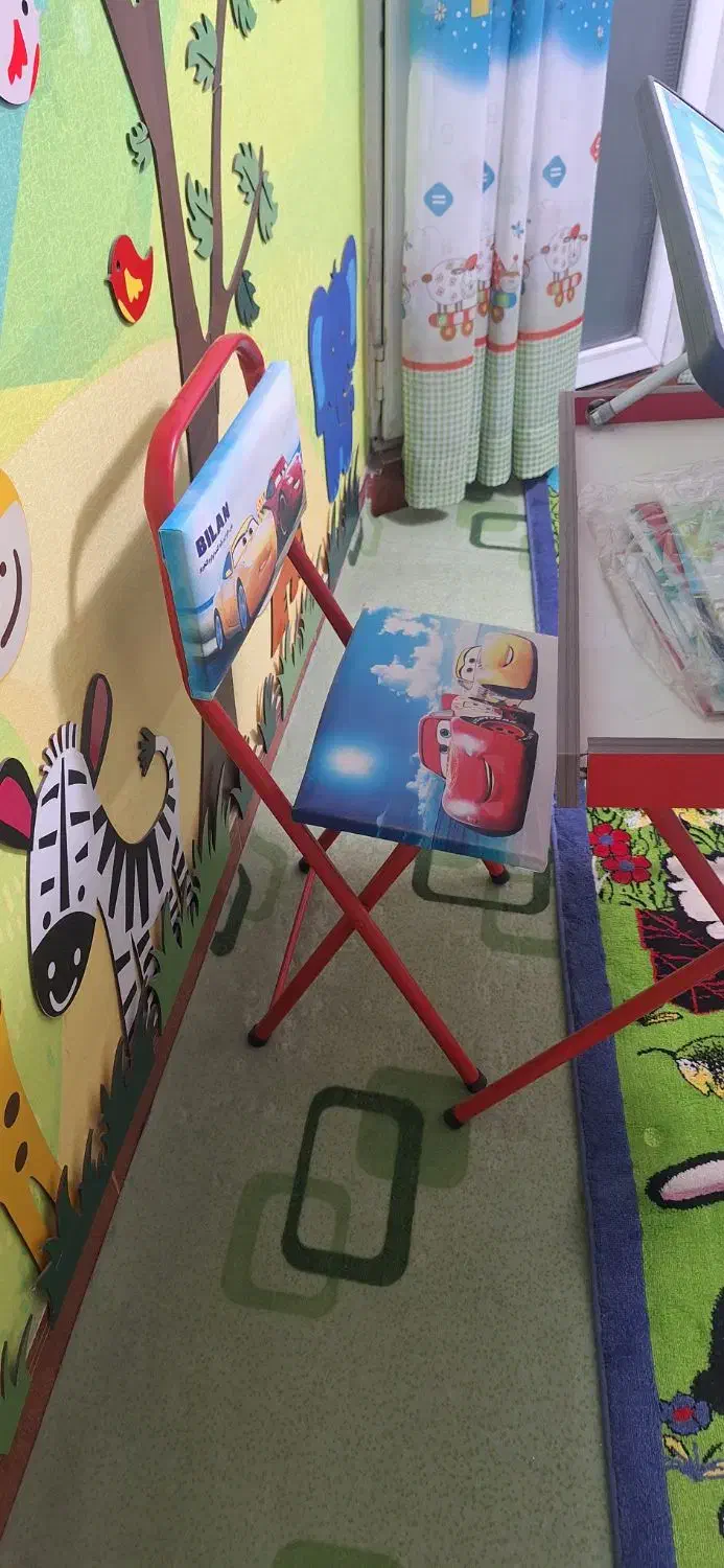 میز تحریر تاشو باکس دار کودک|میز تحریر و کامپیوتر|ری, جوانمرد قصاب|دیوار