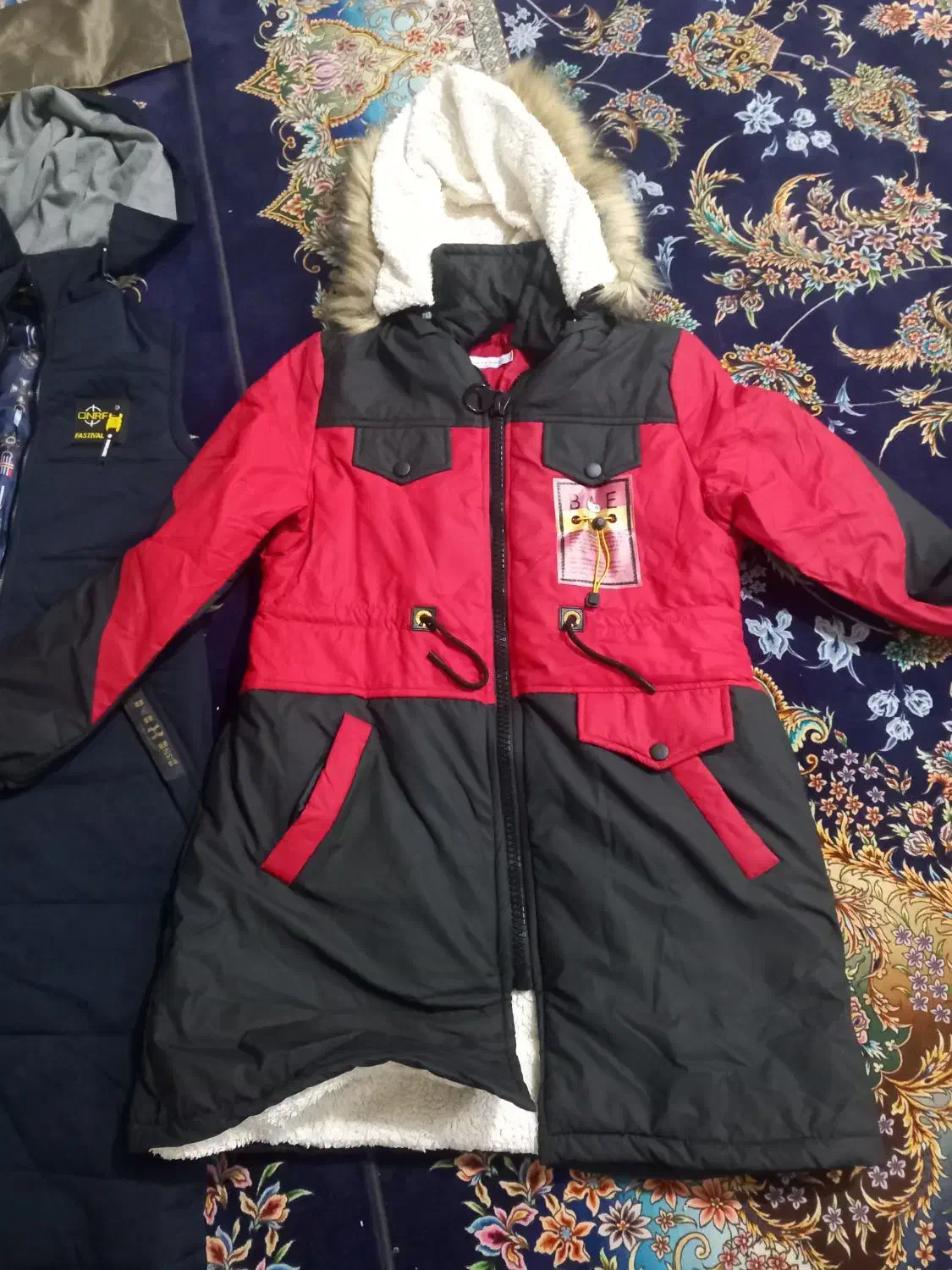 کاپشن نو به علت جمع کردن مغازه|لباس|بابل, |دیوار