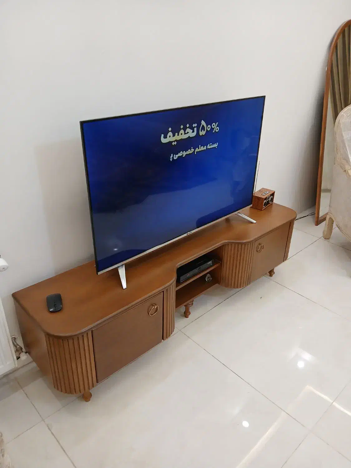 میزتلویزیون رنگ فندوقی خوب جنس چوب|میز تلویزیون|همدان, |دیوار