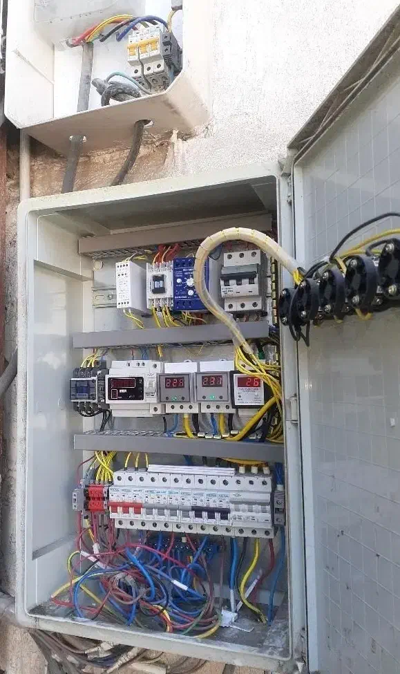 برقکار خانگی‌وصنعتی.نورمخفی.نصب لوستر.تابلوبرق|خدمات پیشه و مهارت|بندرعباس, |دیوار