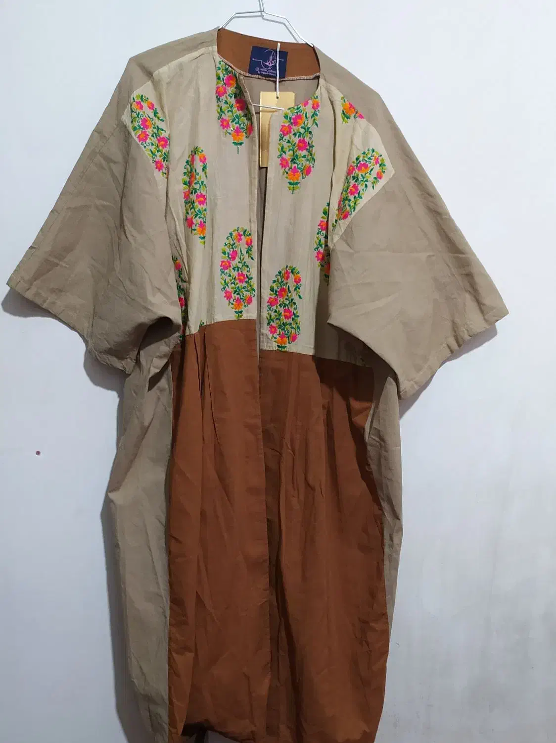 مانتو|لباس|اراک, |دیوار