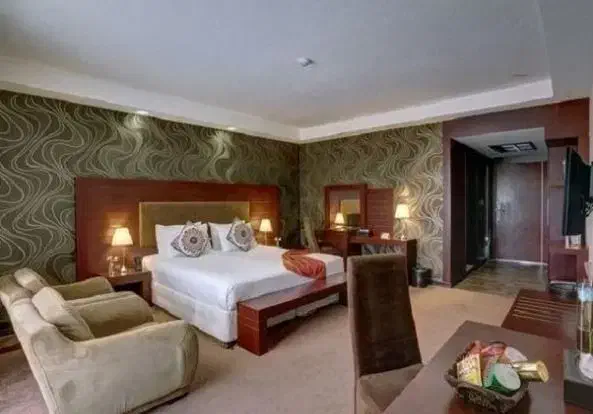 حرکت از رشت با قطار و هواپیما به مشهد و کیش|تور و چارتر|رشت, پل تالشان|دیوار