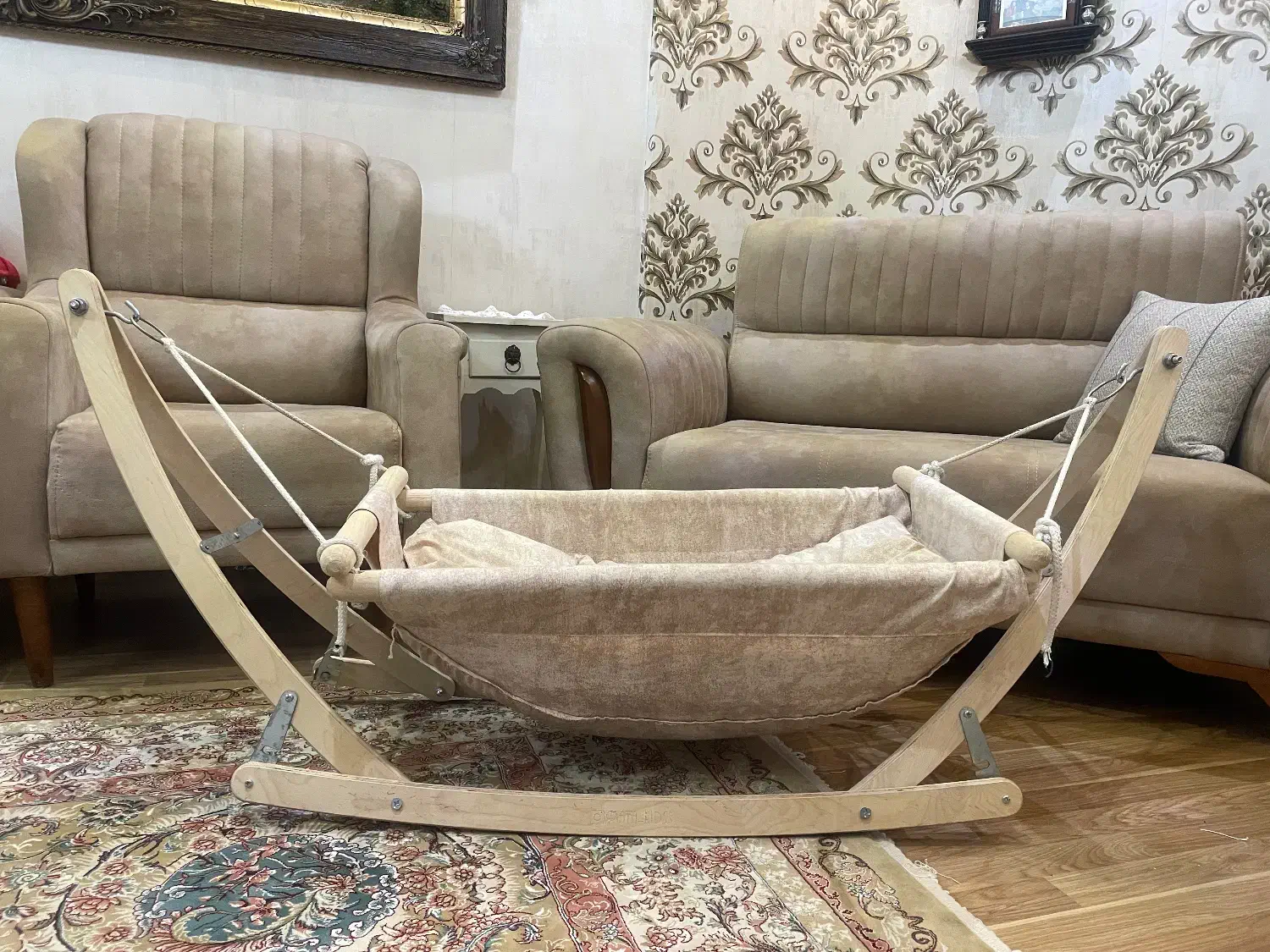 گهواره چوبی نانو|تخت و سرویس خواب|بندر انزلی, ساحل قو|دیوار