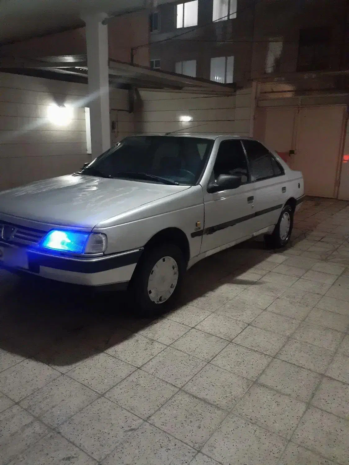 پژو۴۰۵ نقره ای بیرنگ|خودرو سواری و وانت|مشهد, انقلاب|دیوار