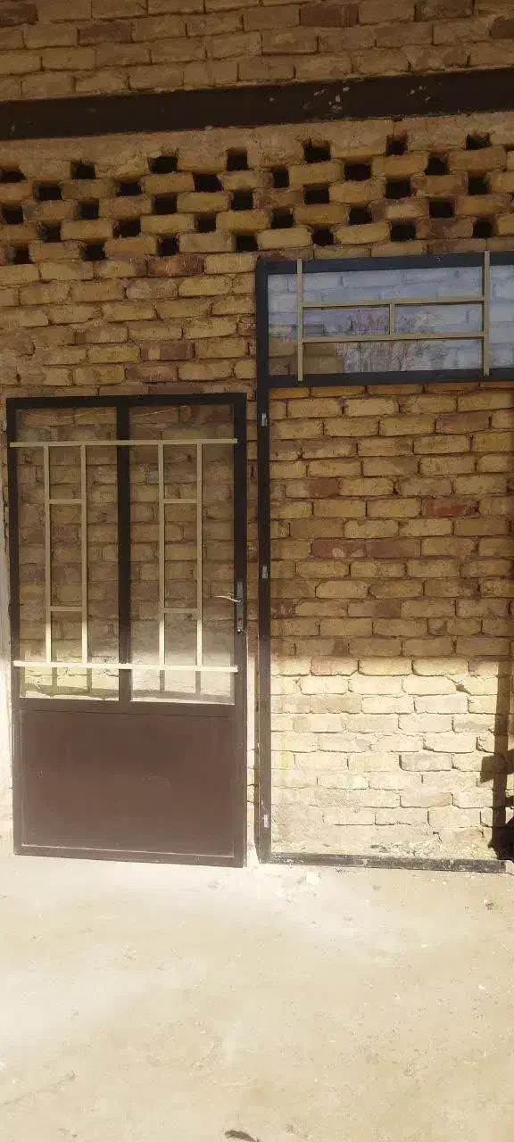 درب و پنجره فروشی بسیار تمیز|مصالح و تجهیزات ساختمان|قنوات, |دیوار