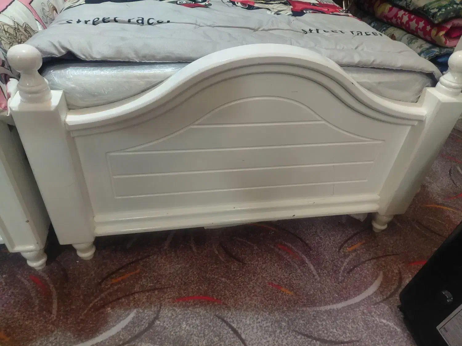 دوعدد تخت نوجوان رنگ سفید در حد نو با تشک|تخت و سرویس خواب|مشهد, اروند|دیوار