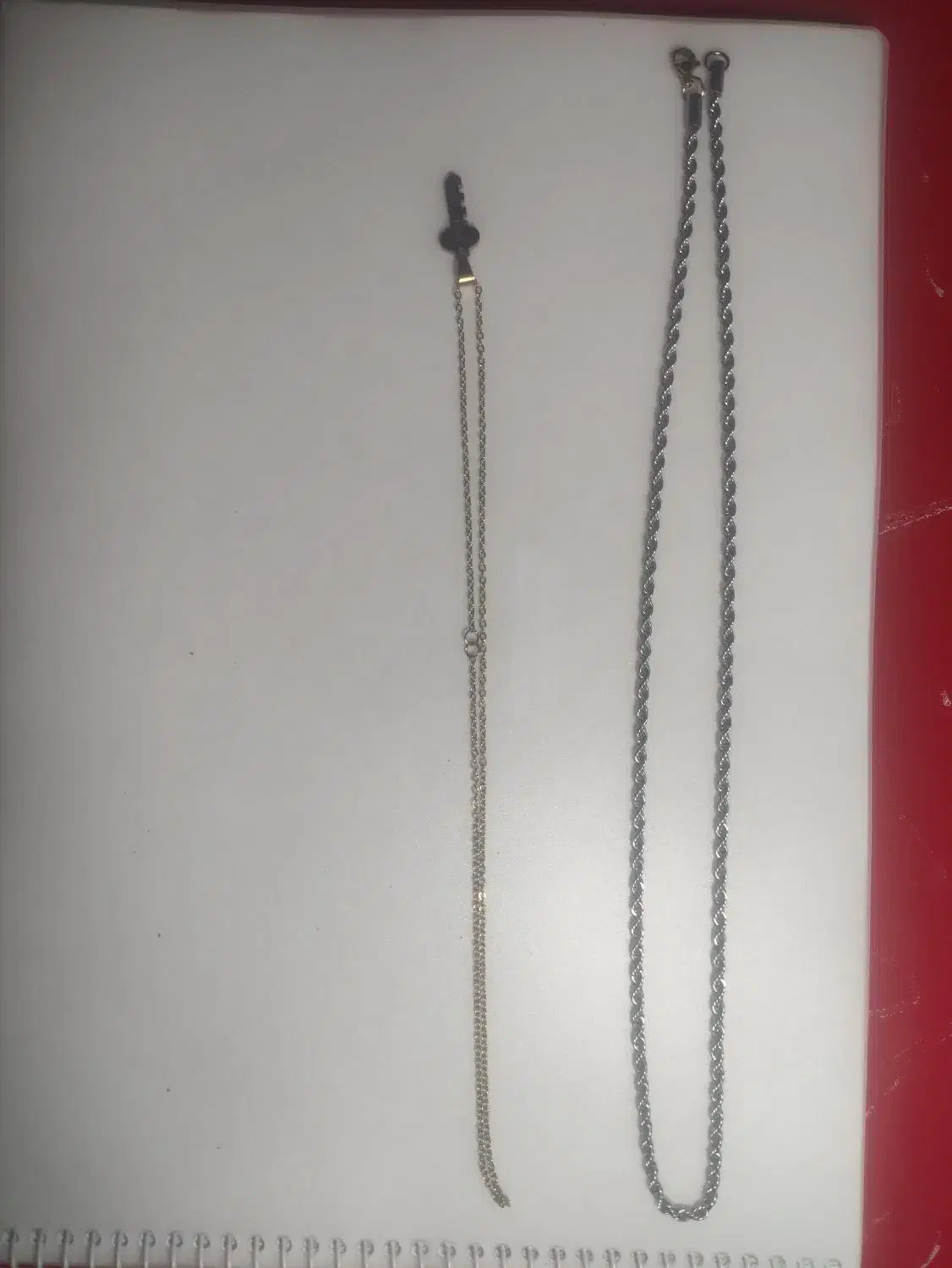 گردنبند با شکل طنابی و یک گردنبند کلید|بدلیجات|خوی, |دیوار