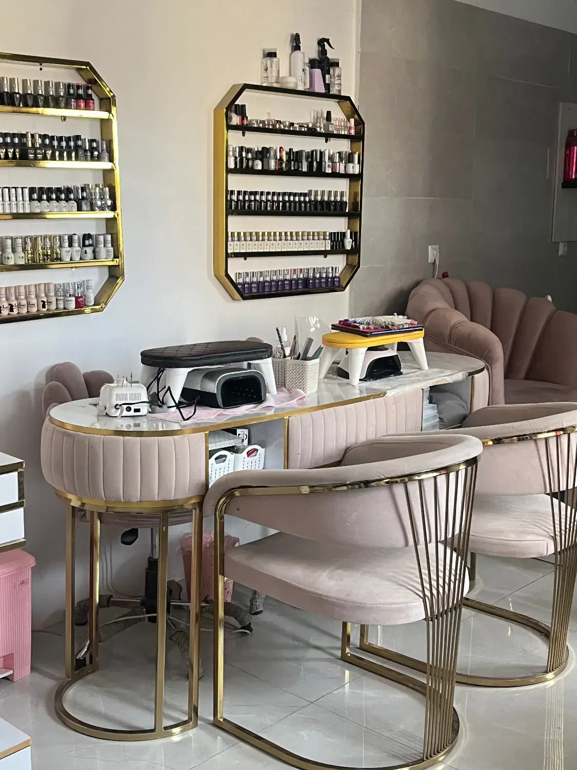 اجاره اتاق ۱۲متری واستخدام مژه کار وناخنکارحرفه ای|استخدام درمانی، زیبایی، بهداشتی|شهریار, شهریار|دیوار