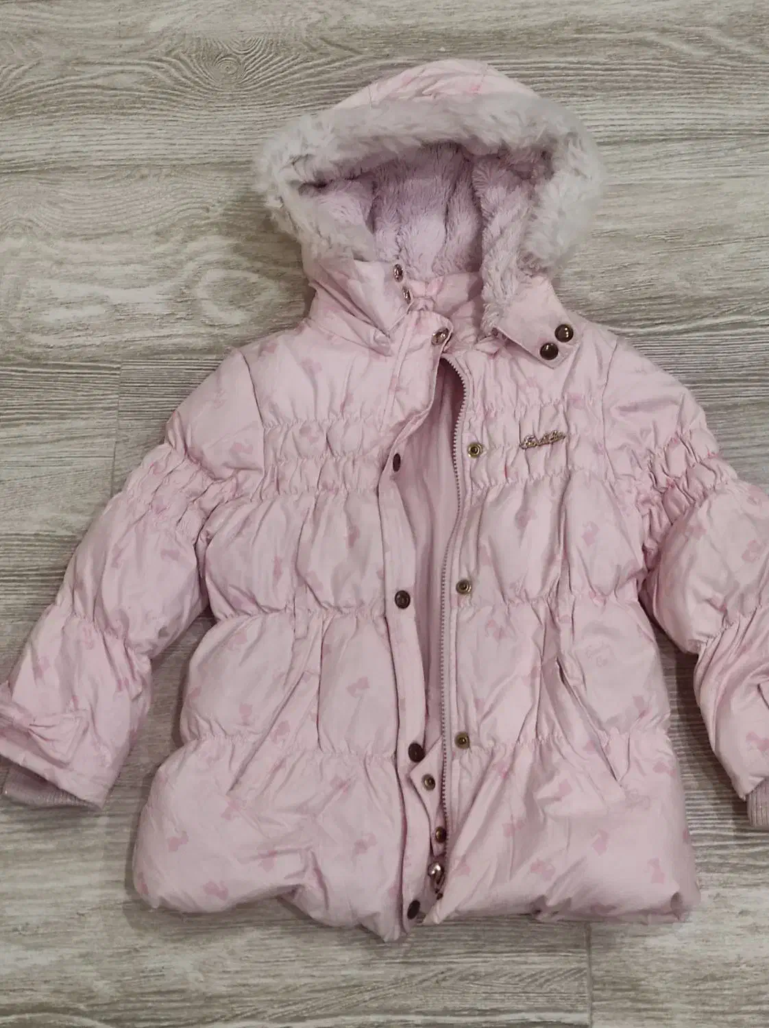 لباس بچه گانه|کفش و لباس بچه|خوی, |دیوار