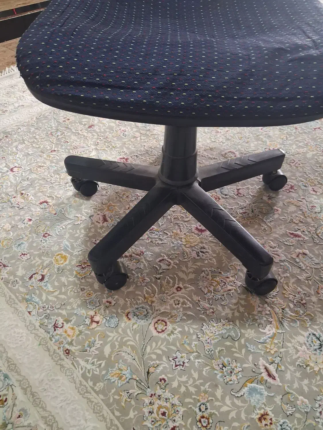 صندلی چرخدار دار|صندلی و نیمکت|آبدانان, |دیوار