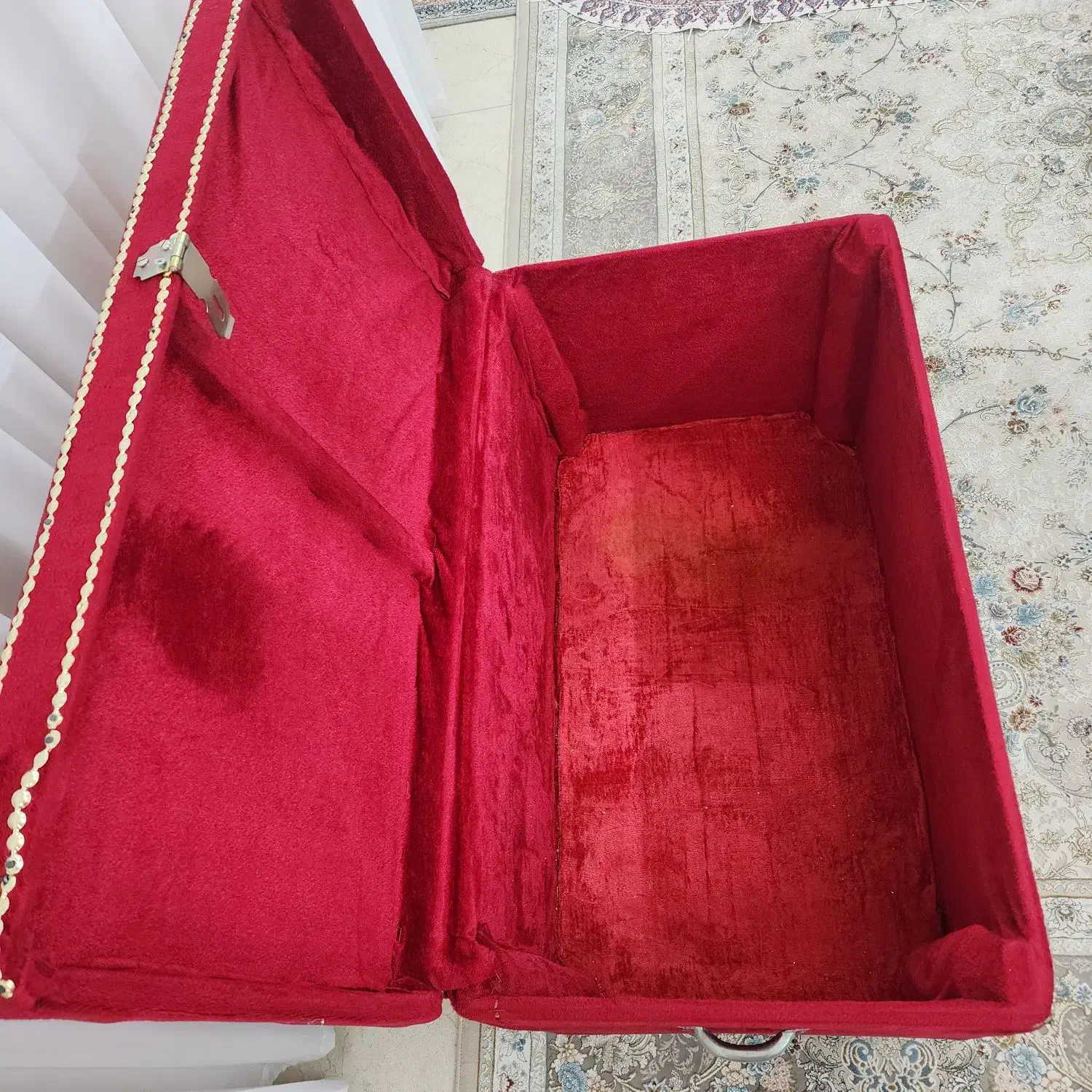 صدوق مخمل قدیمی|صنایع دستی و سایر لوازم تزئینی|قم, حاج زینل|دیوار