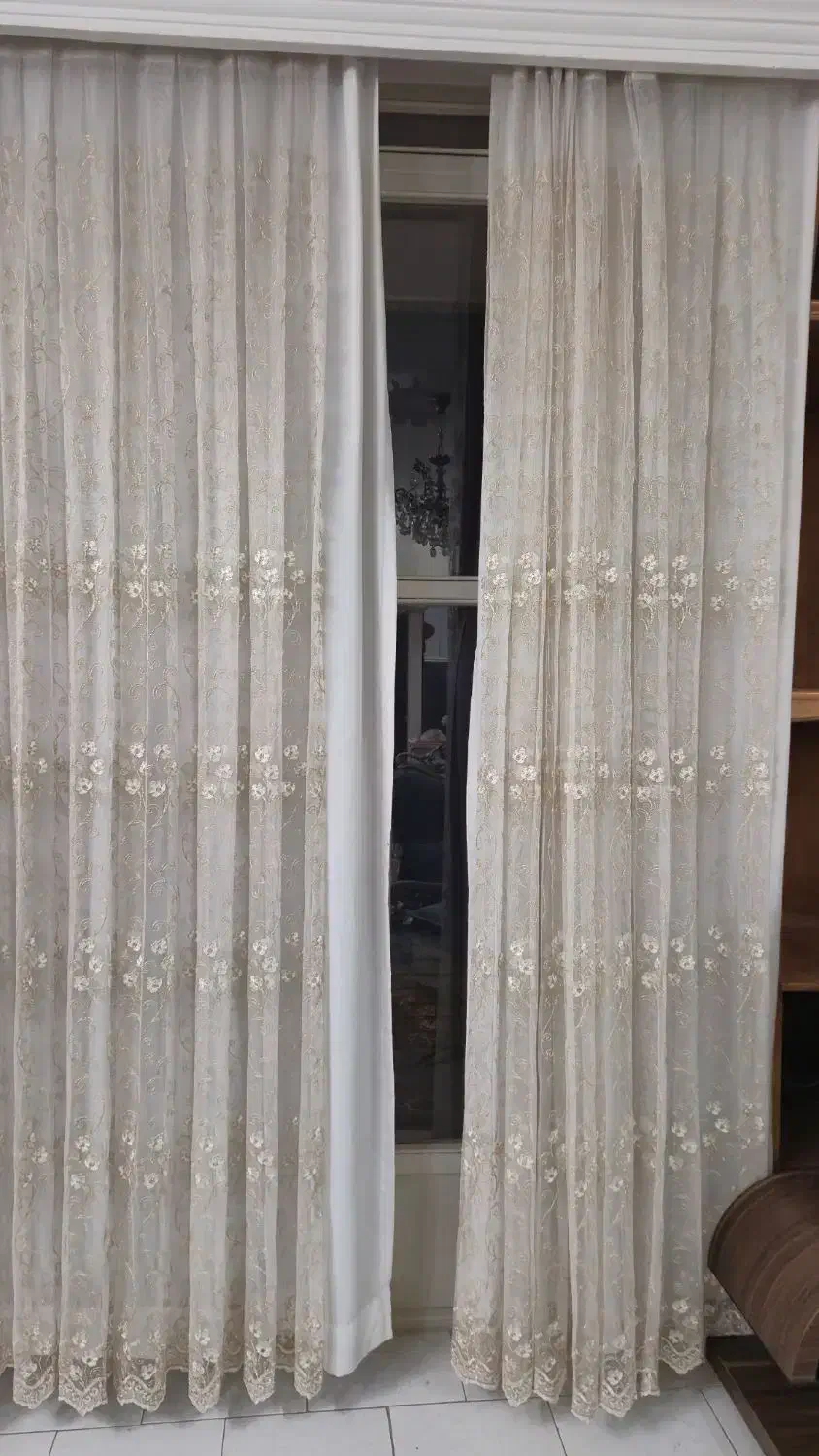 پرده تور سفید طلایی سالم با یالان آبی کله غازی|پرده، رانر، رومیزی|اصفهان, عسگریه|دیوار