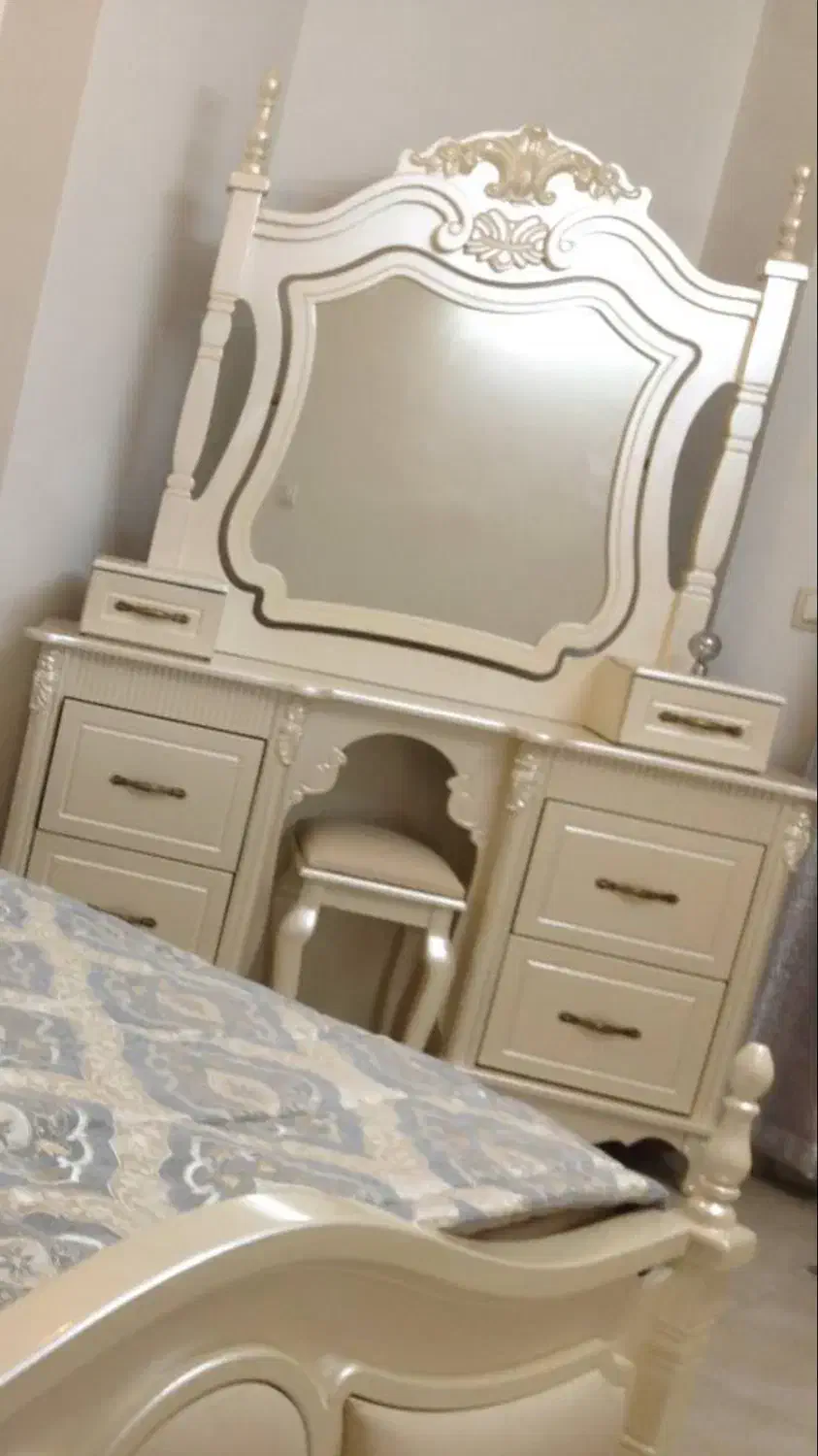 میز ارایش با اینه و صندلی|تخت و سرویس خواب|اسلامشهر, شهرک قائمیه|دیوار
