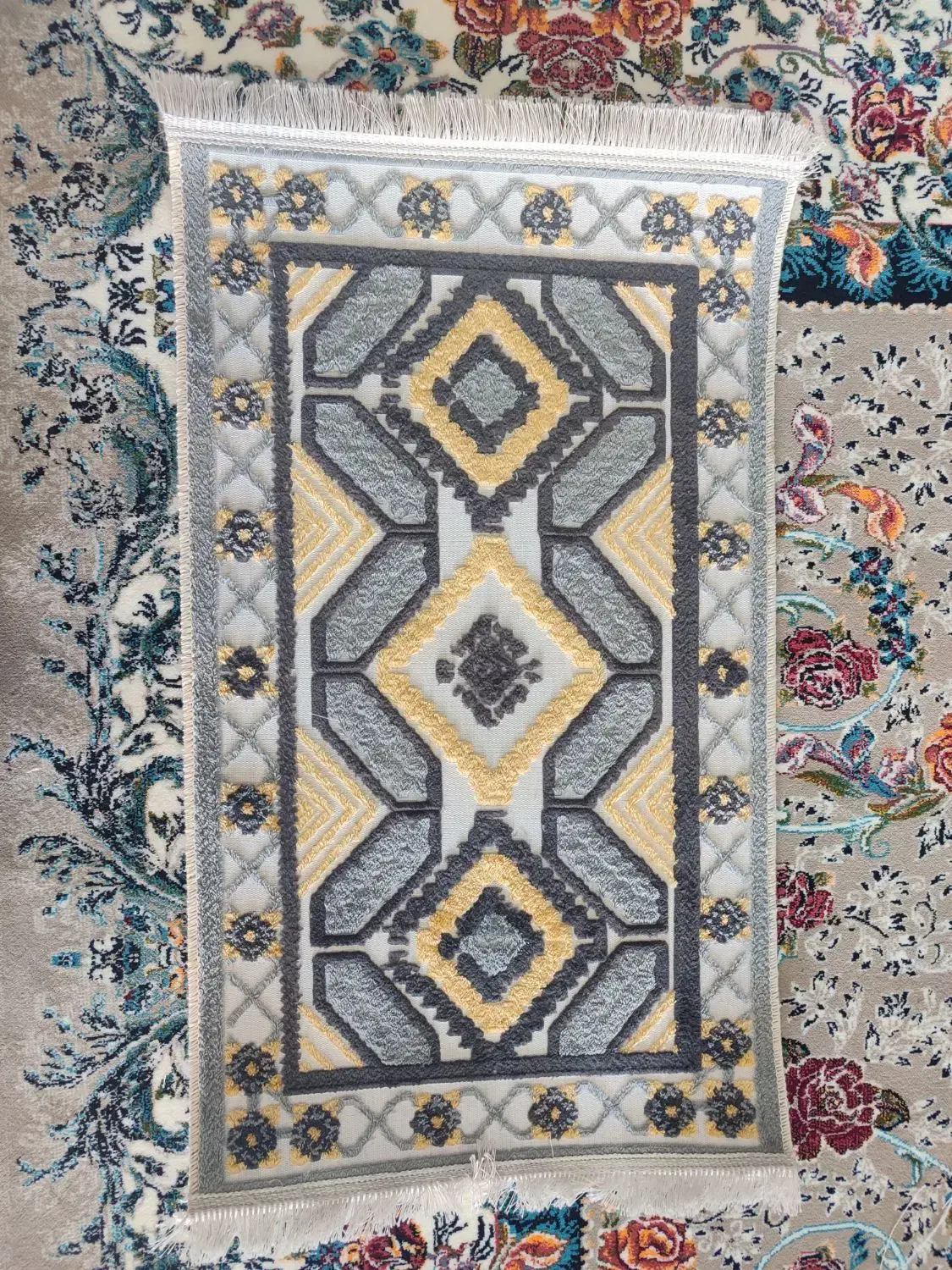 پادری برزنتی|پادری|آران و بیدگل, |دیوار