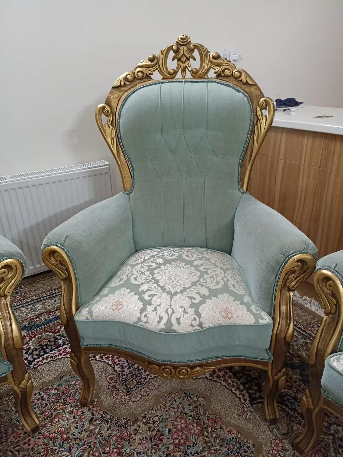 مبل در حد نو|مبلمان خانگی و میز عسلی|گلبهار, شهر جدید گلبهار|دیوار