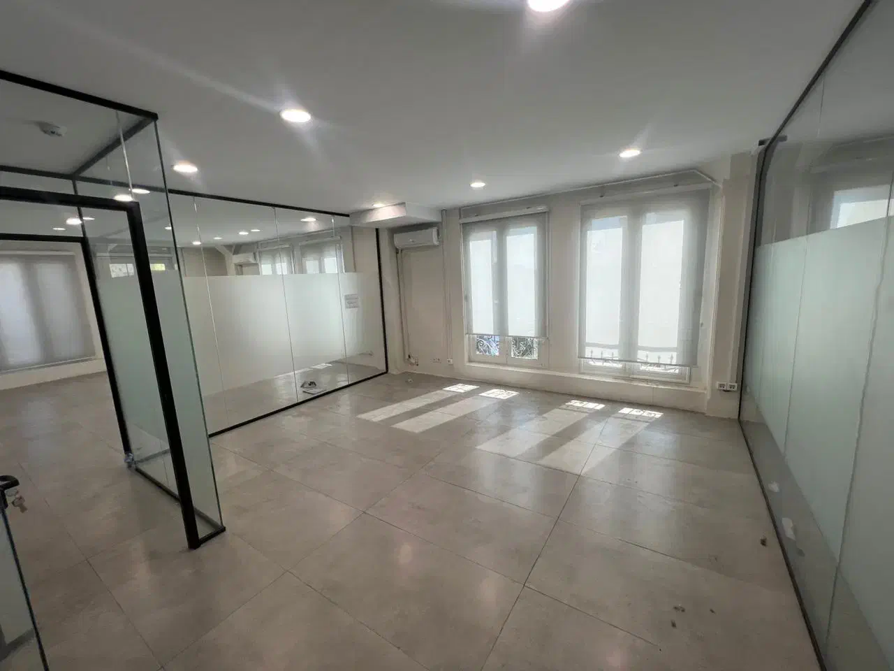 ۱۶۵مترسنداداری براصلی/شناس/لابی/ویو/بالکن|اجارهٔ دفتر کار، اتاق اداری، مطب|تهران, دریا|دیوار