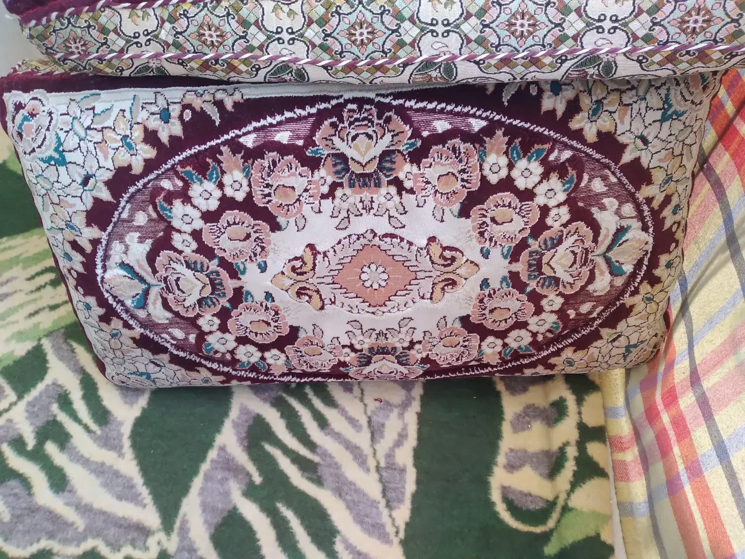 ۶عدد پشتی گل برجسته درحدنو|پشتی|سنندج, |دیوار