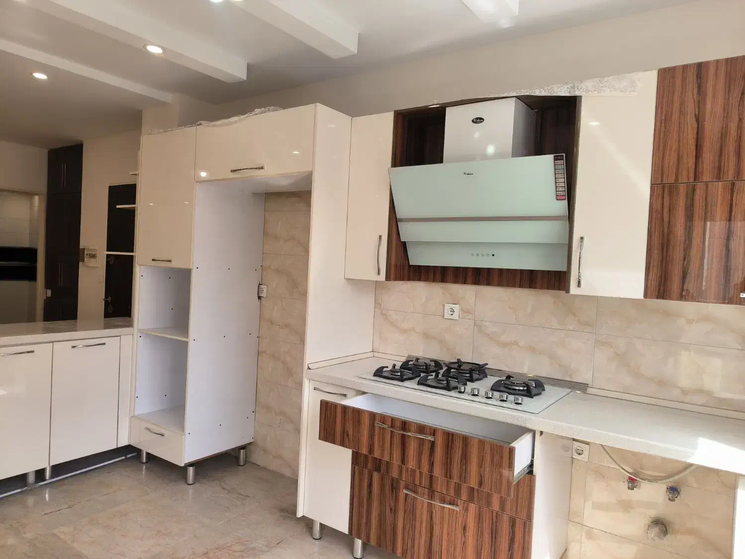 آپارتمان فلکه اول ۱۳۵ متر سه خواب شیک ۱۵۰ غربی