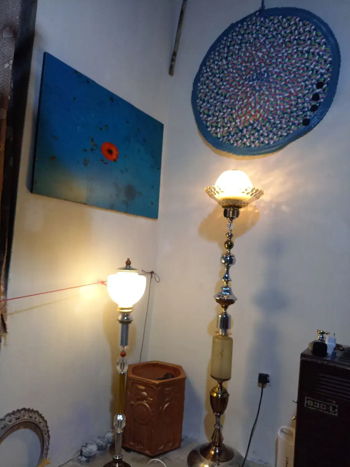 آباژور کنار سالنی آنتیک|چراغ خواب و آباژور|نوشهر, |دیوار