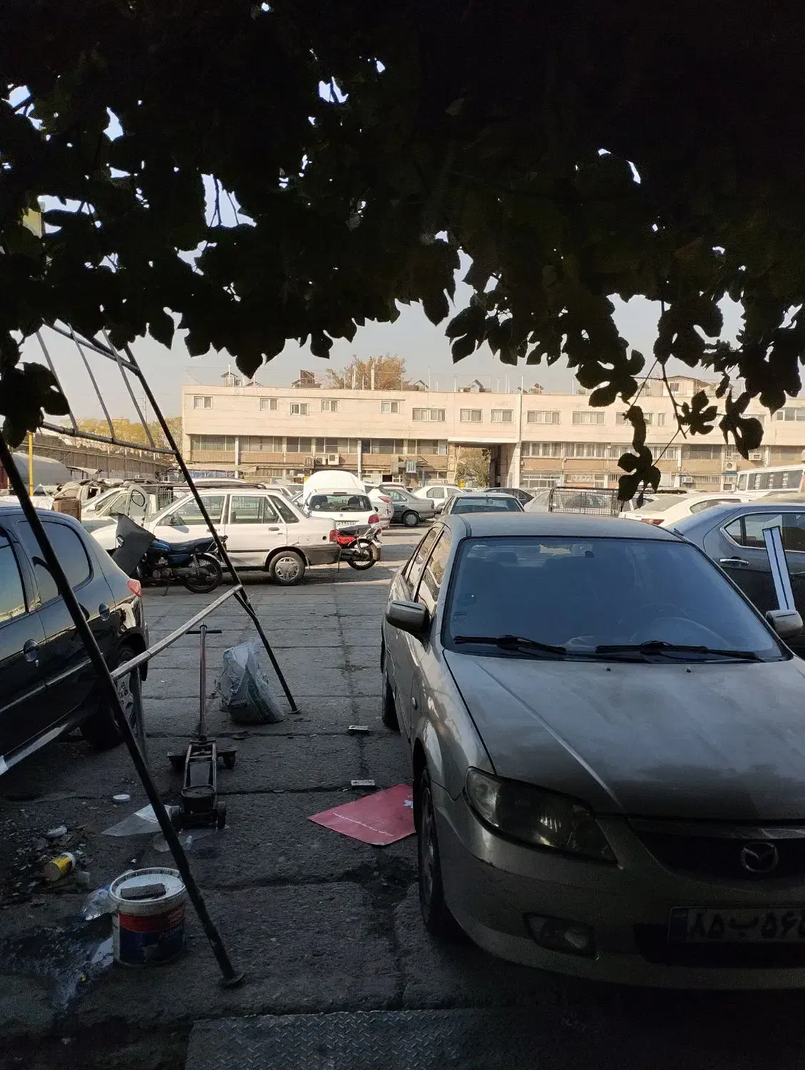 صافکار با مشتری (خ قزوین)|اجارهٔ مغازه و غرفه|تهران, باغ خزانه|دیوار