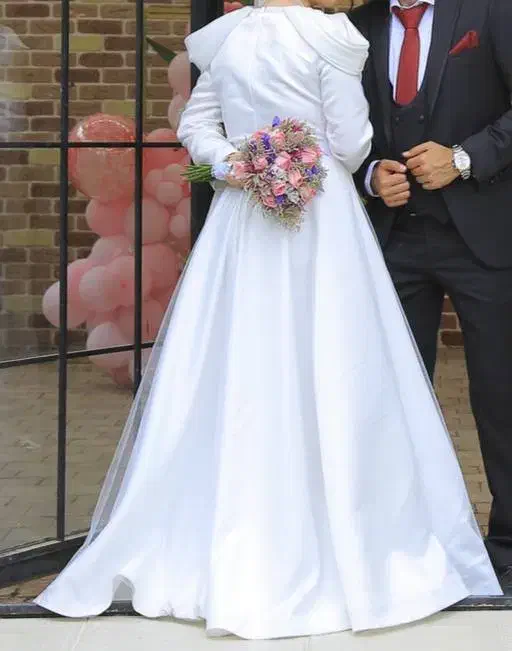 لباس شب سفید پوشیده|لباس|کبودرآهنگ, |دیوار