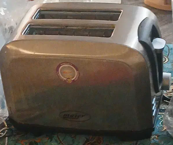 توستر Maier درحد نو زیرقیمت به دلیل مهاجرت|اجاق گاز و لوازم برقی پختوپز|ساری, |دیوار