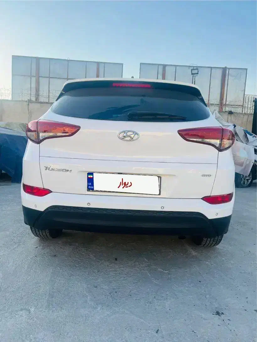 تصادفی توسان ۲۰۱۷ سفید|خودرو سواری و وانت|تهران, شهید فکوری|دیوار