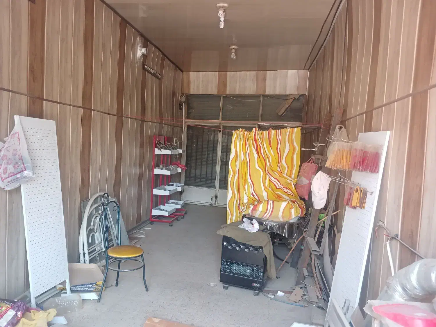 مغازه بر خیابان کهندژ|اجارهٔ مغازه و غرفه|خمینی‌شهر, |دیوار